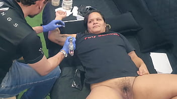 Casada paga tatoo com Xerecard